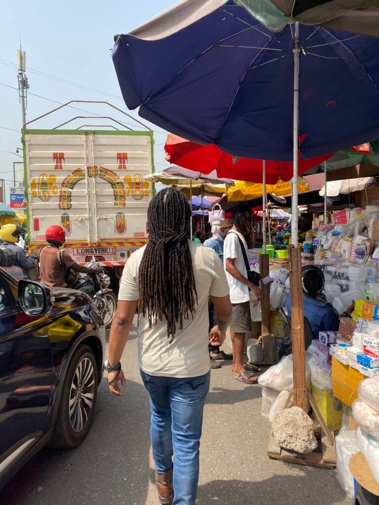 Vibrant street life and cultural landmarks representing the best stuff to do in Accra