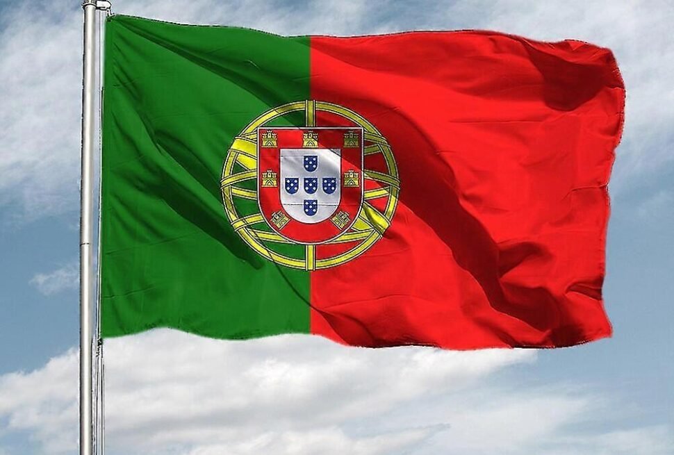 Portuguese phrases for travel: A comprehensive guide for visitors - Portugal flag